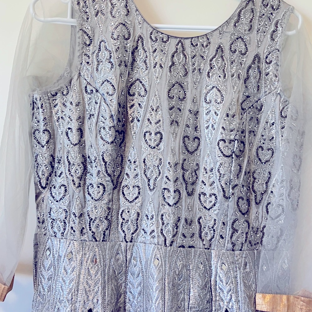 Hii this is a brand new dress  for wedding ,prom